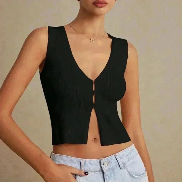 Black Casual Women's Solid Color Sleeveless Knit Top - Picture 4 of 7